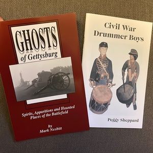 Bundle of 2 softcover books with subject: Civil War